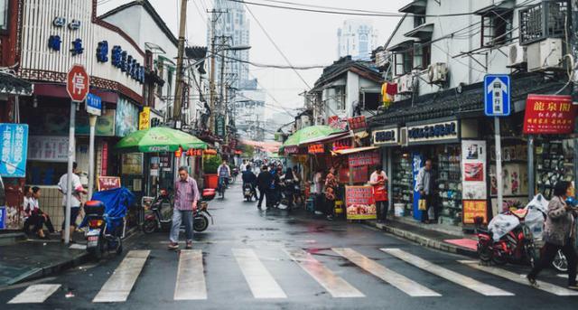 上海荣登中国首个GDP突破五万亿城市之巅