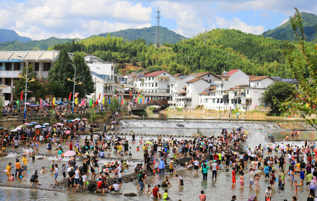 把全村带去旅游！开启乡村美好时代之旅