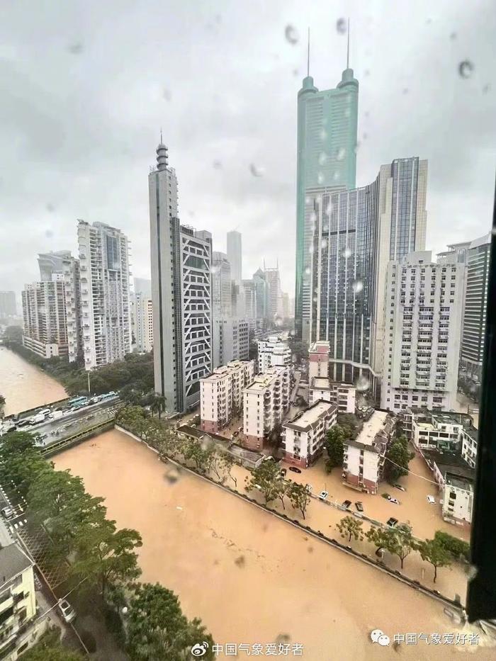 深圳大暴雨来袭，暴雨背后的故事与娱乐生活的微妙影响