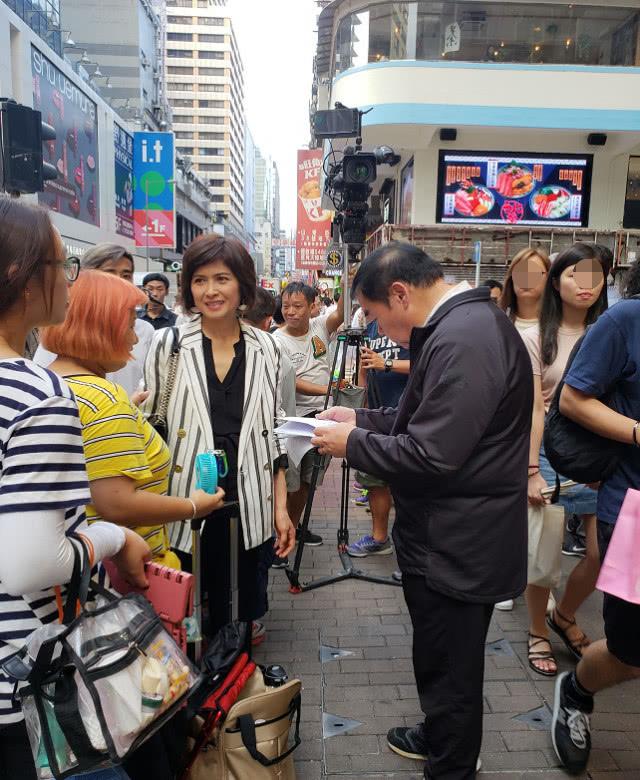 TVB女星在商场摆摊 曾拍过上百部剧